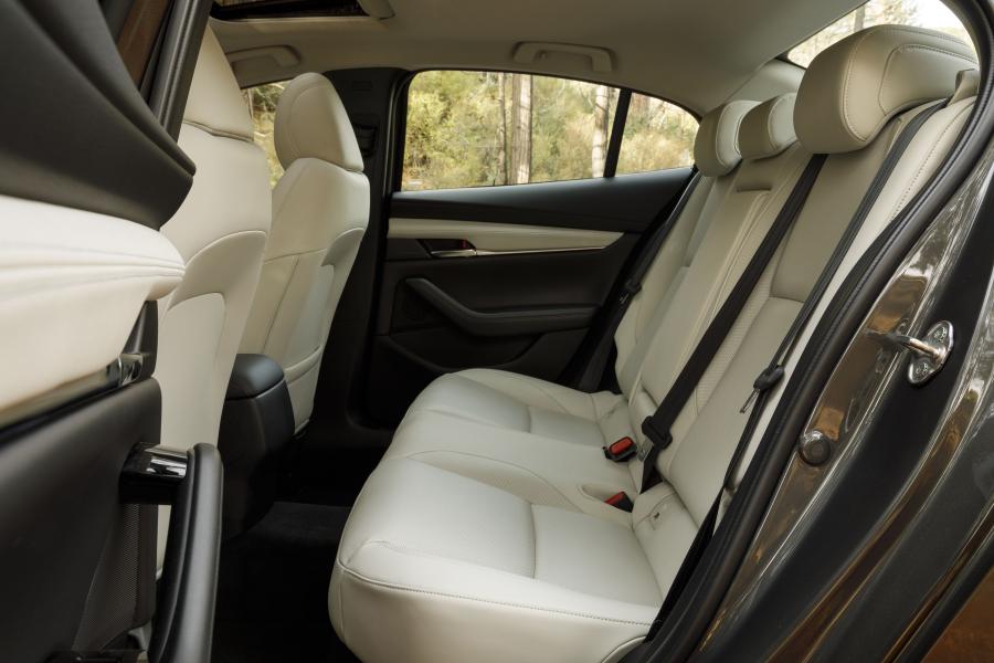 Интерьер Mazda3 Sedan 2019 года  (NA) (фото 51 из 58)